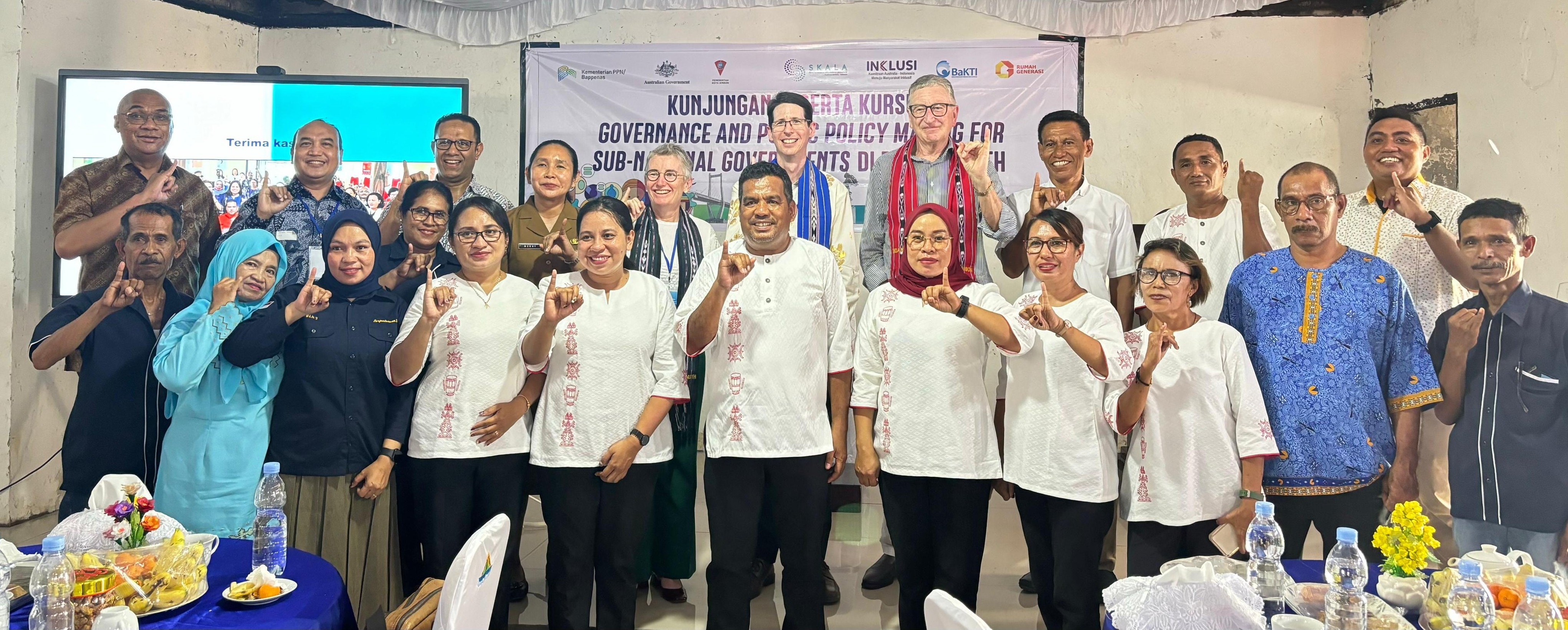 Peserta Studi Australia Awards Kagumi Program INKLUSI di Desa Hunuth